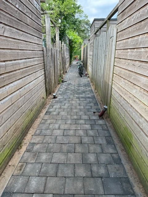 Aanleg ondergrondse kabel voor laadpaal