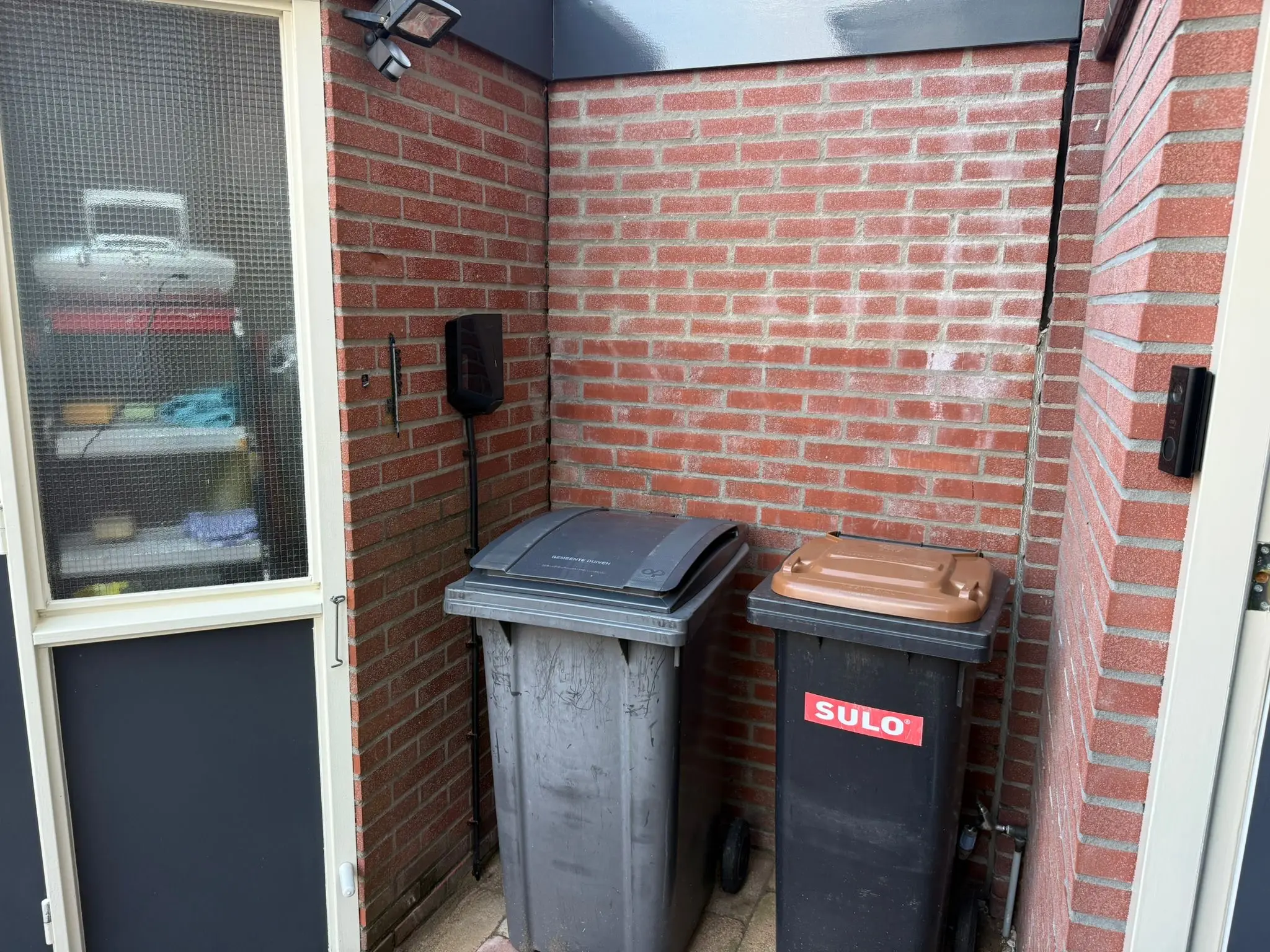 Laadpalen in Duiven geplaatst door Houvolt
